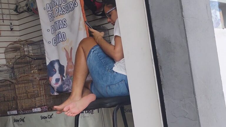 candid feet
