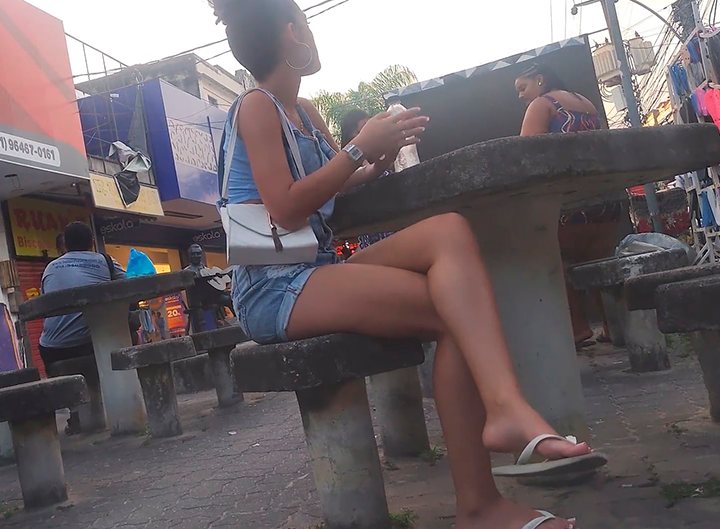 candid feet shake