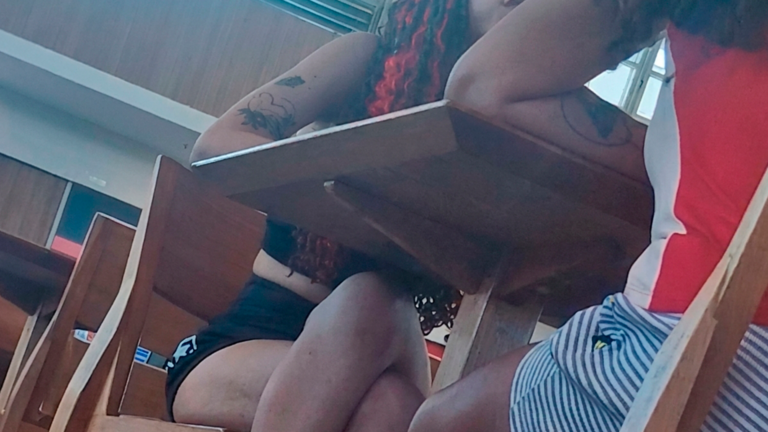 candid feet 2 girls in foodcourt