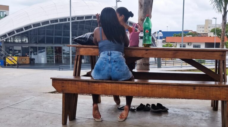 candid feet ebony girl